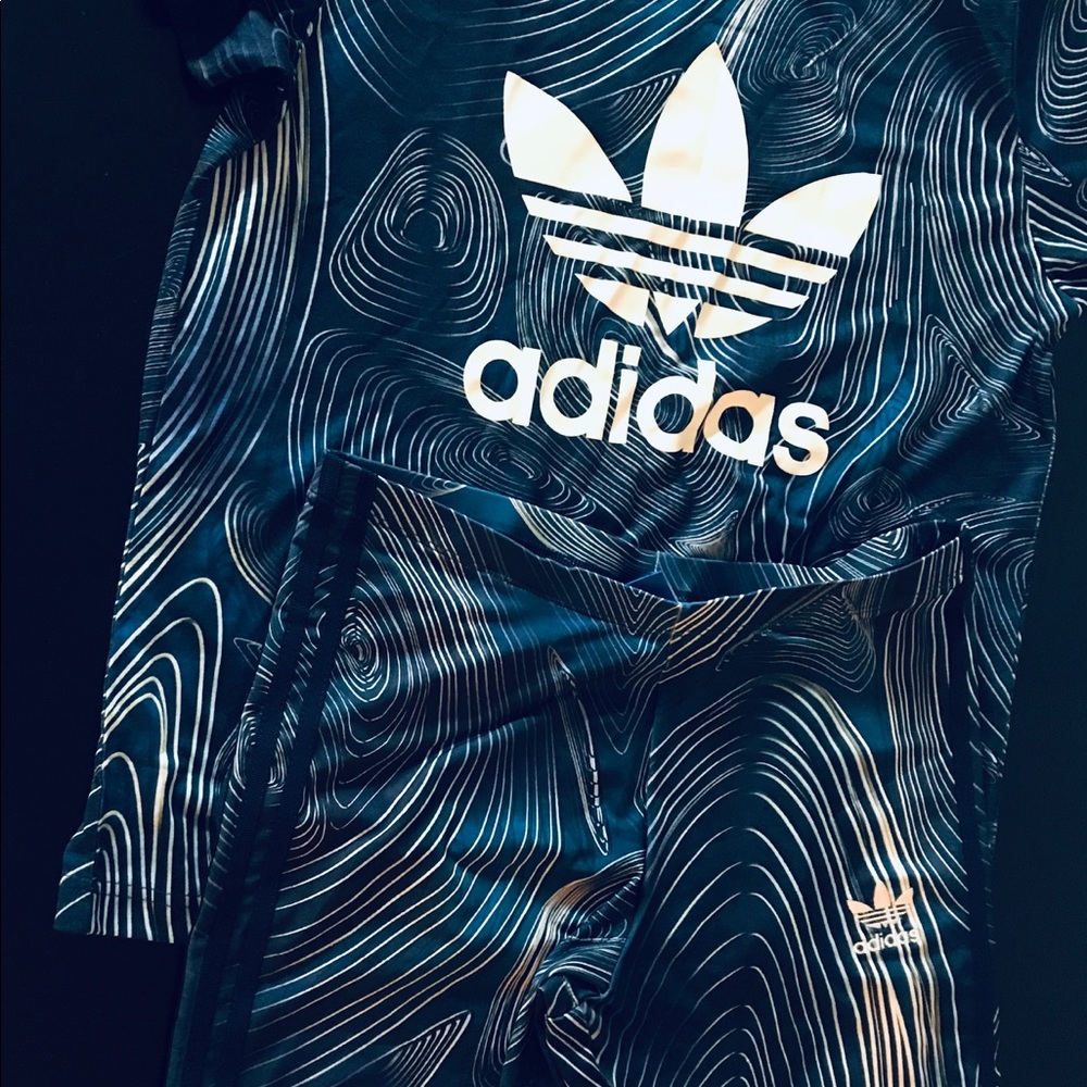 Rare Adidas Tee and blue imprinted leggings